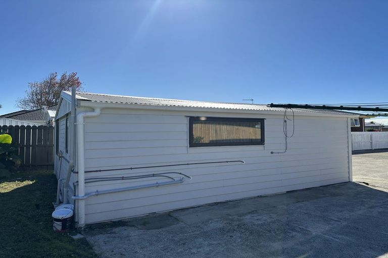 Photo of property in 4 Convair Crescent, Mangere, Auckland, 2022