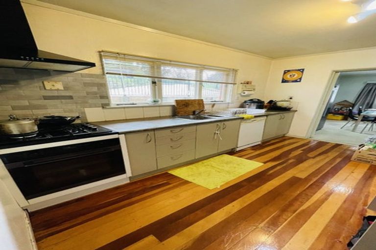 Photo of property in 42 West Lynn Road, Titirangi, Auckland, 0604