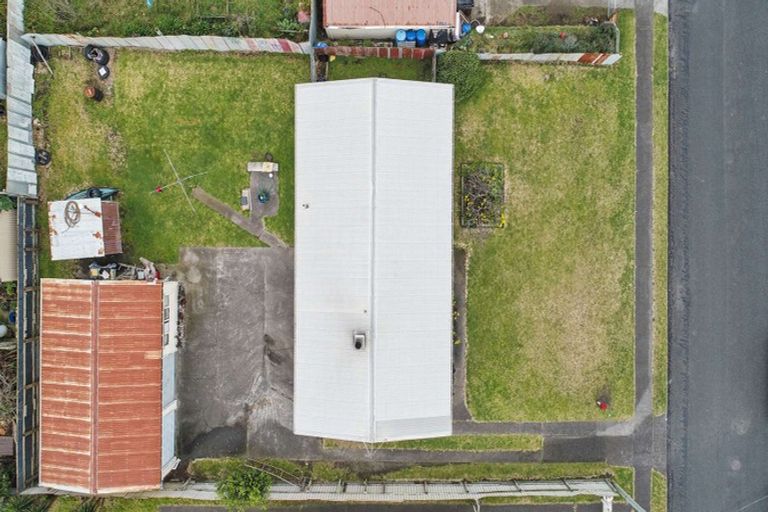 Photo of property in 4 Omori Place, Castlecliff, Whanganui, 4501