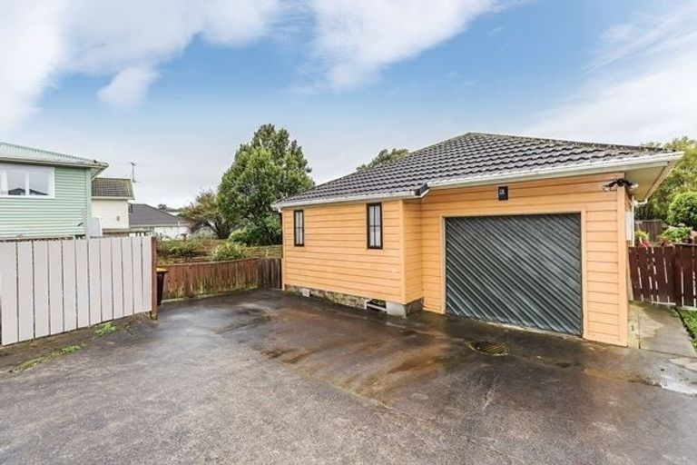 Photo of property in 304a Main Road, Tawa, Wellington, 5028