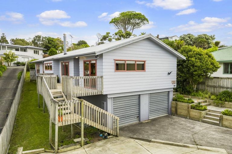 Photo of property in 39a Pohutukawa Avenue, Red Beach, 0932
