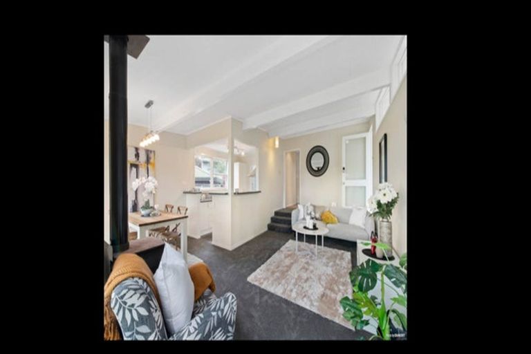 Photo of property in 1/7 Odette Road, Totara Vale, Auckland, 0629