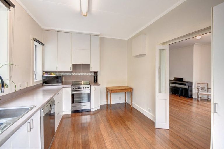 Photo of property in 2 Doon Street, Vauxhall, Dunedin, 9013