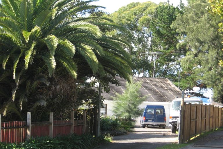 Photo of property in 114 Ennis Avenue, Pakuranga Heights, Auckland, 2010