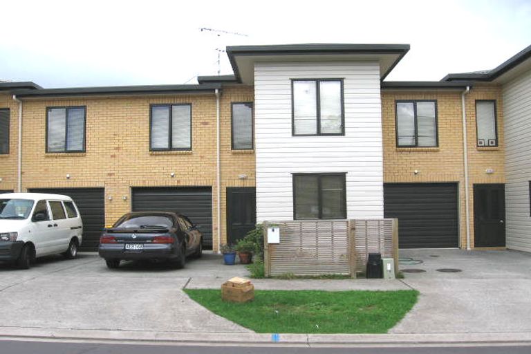 Photo of property in 6 Barnea Circle, Glen Eden, Auckland, 0602