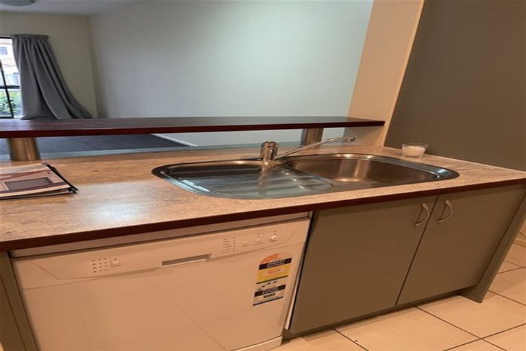 Photo of property in 7/21 Armoy Drive, East Tamaki, Auckland, 2016