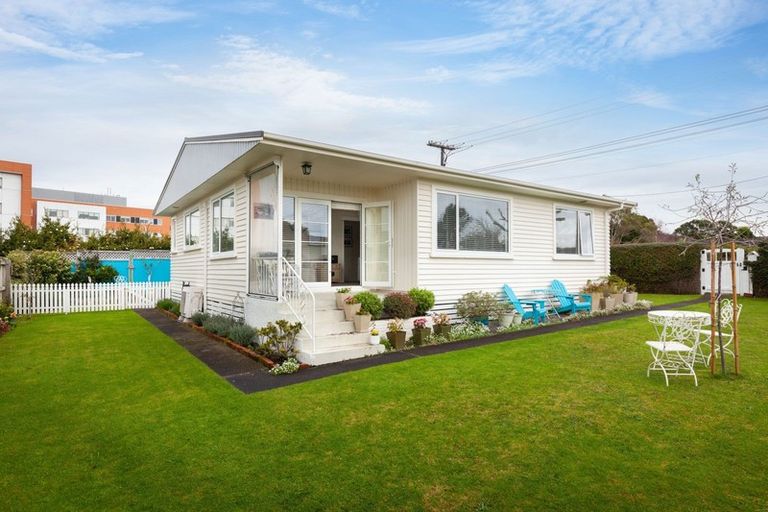 Photo of property in 51 Lyn Street, Lynmouth, New Plymouth, 4310