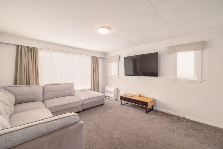 Photo of property in 216 Wainoni Road, Avondale, Christchurch, 8061