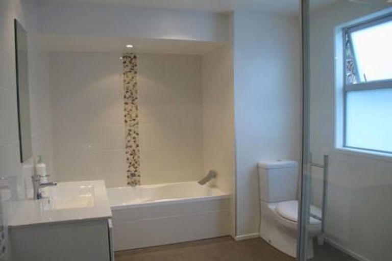 Photo of property in 1/43 Castor Bay Road, Castor Bay, Auckland, 0620