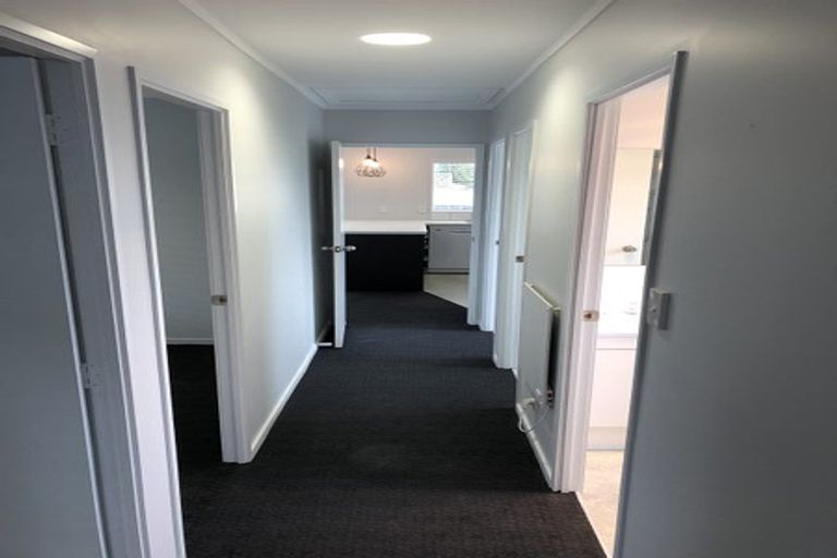 Photo of property in 3 Lydia Place, Kelvin Grove, Palmerston North, 4414