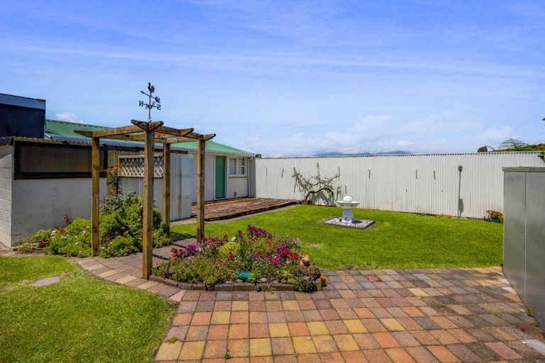 Photo of property in 81 Omata Road, Marfell, New Plymouth, 4310