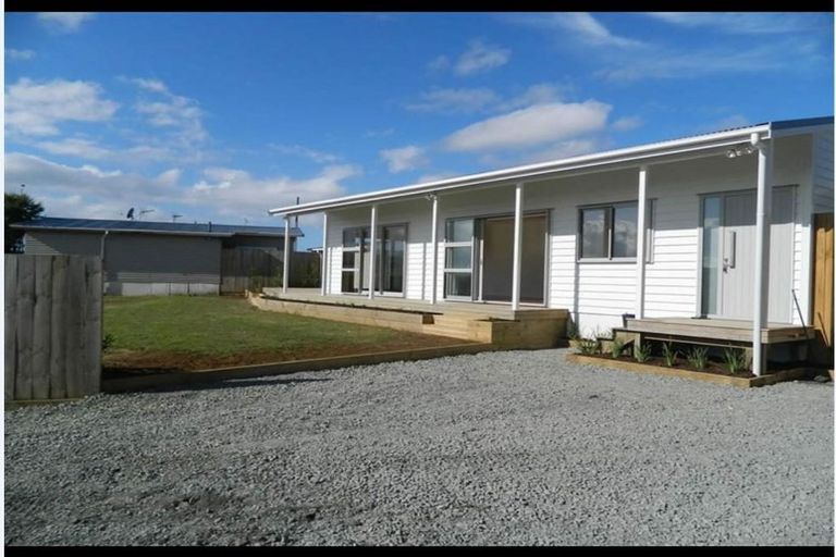 Photo of property in 36 Sohlue Place, Oteha, Auckland, 0632