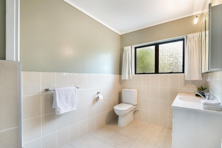 Photo of property in 24 Jack Paterson Road, Opaheke, Papakura, 2584