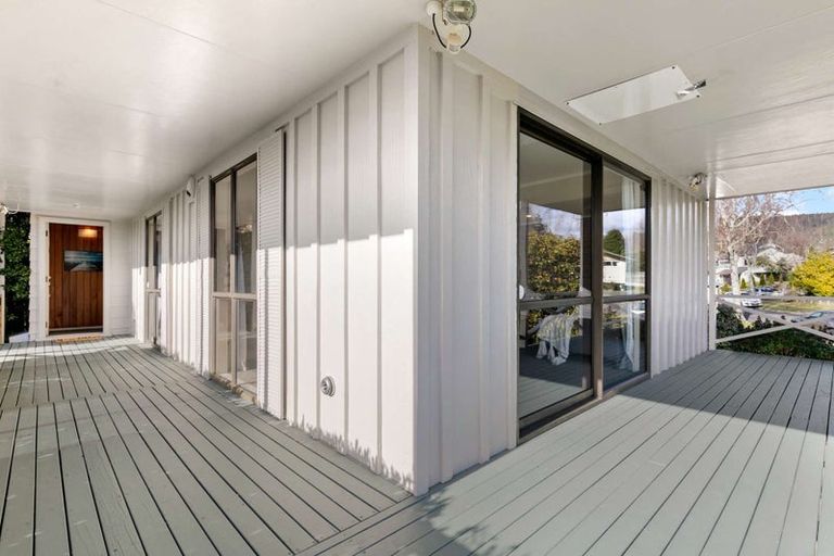 Photo of property in 2 Waitawa Place, Lynmore, Rotorua, 3010