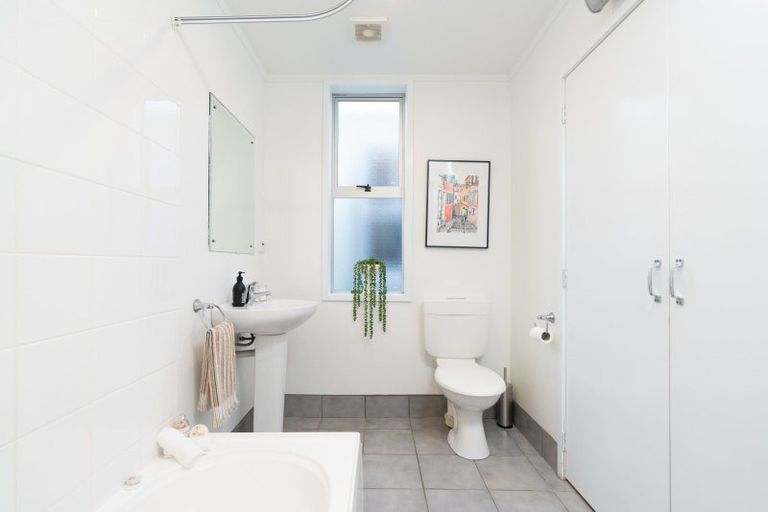 Photo of property in 9 Royal Street, Berhampore, Wellington, 6023