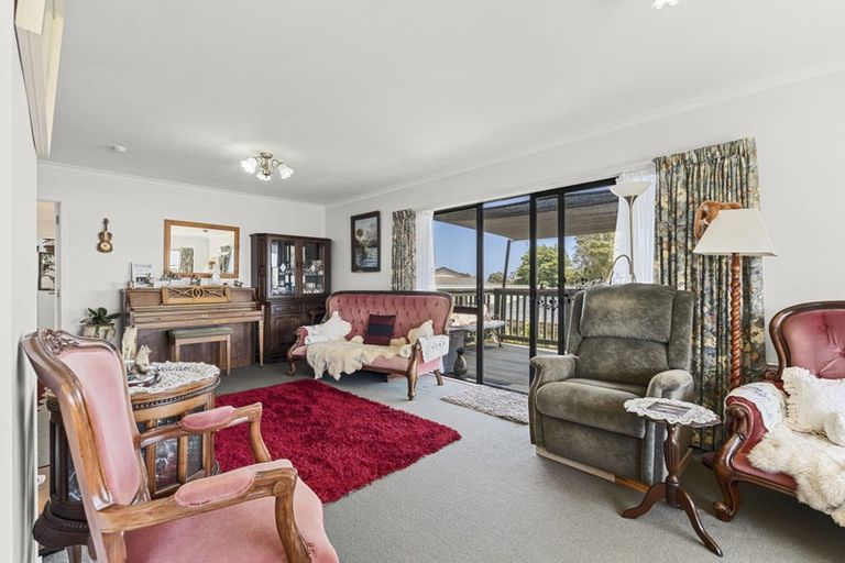 Photo of property in 11 Leon Place, Waitara, 4320