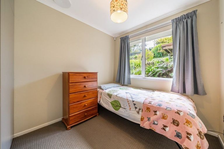 Photo of property in 35 Poto Road, Normandale, Lower Hutt, 5010