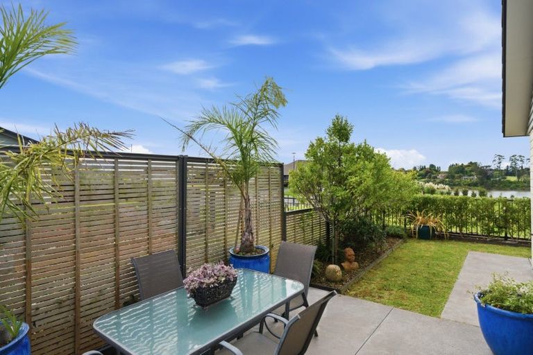 Photo of property in Waterview Estate, 28/4 Greystone Place, Omokoroa, 3114