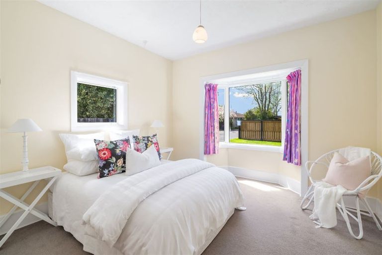 Photo of property in 17 Searells Road, Strowan, Christchurch, 8052