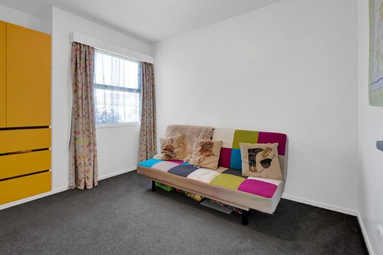 Photo of property in 77 Brooklands Road, Brooklands, New Plymouth, 4310