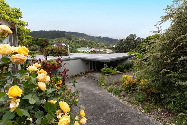 Photo of property in 15 Nuffield Street, Tawa, Wellington, 5028