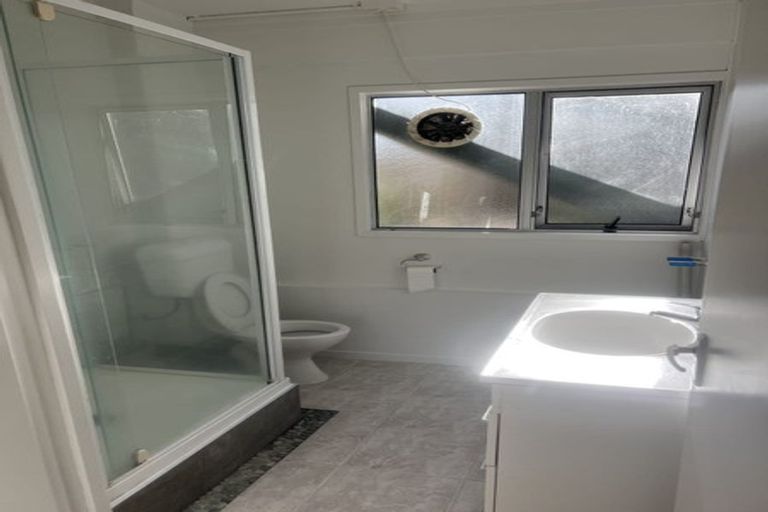 Photo of property in 1/36 Saddleback Rise, Murrays Bay, Auckland, 0630