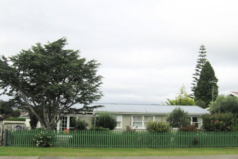 Photo of property in 50 Ocean Road, Paraparaumu Beach, Paraparaumu, 5032