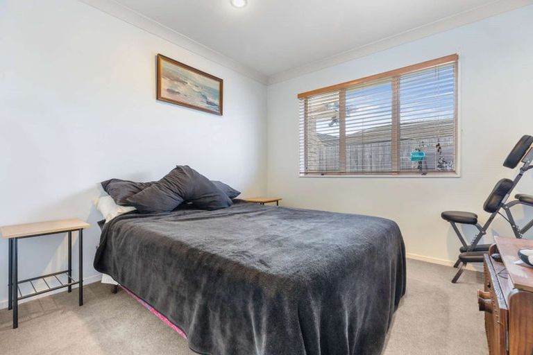 Photo of property in 5 Ernest Shackleton Place, Waiuku, 2123