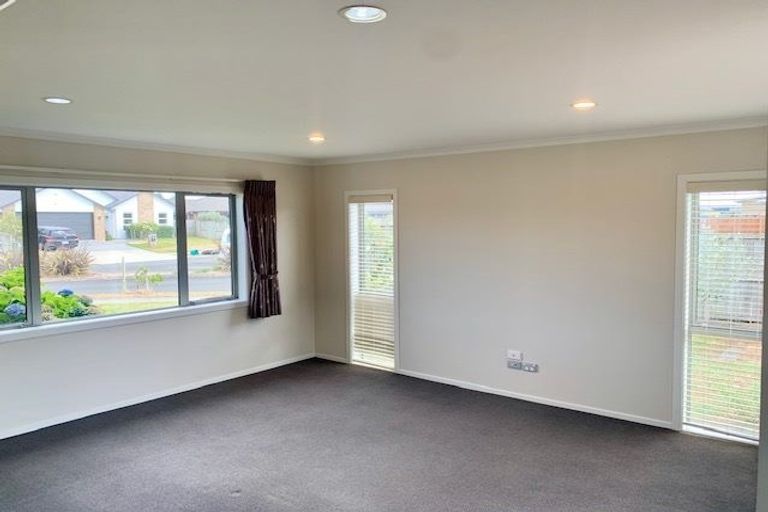 Photo of property in 16 Piwakawaka Court, Rototuna North, Hamilton, 3210