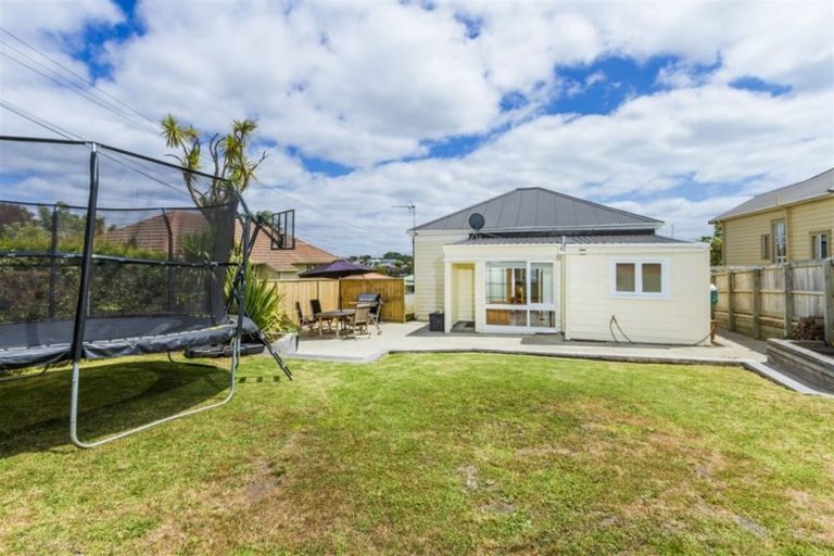 Photo of property in 15 Kawerau Avenue, Devonport, Auckland, 0624