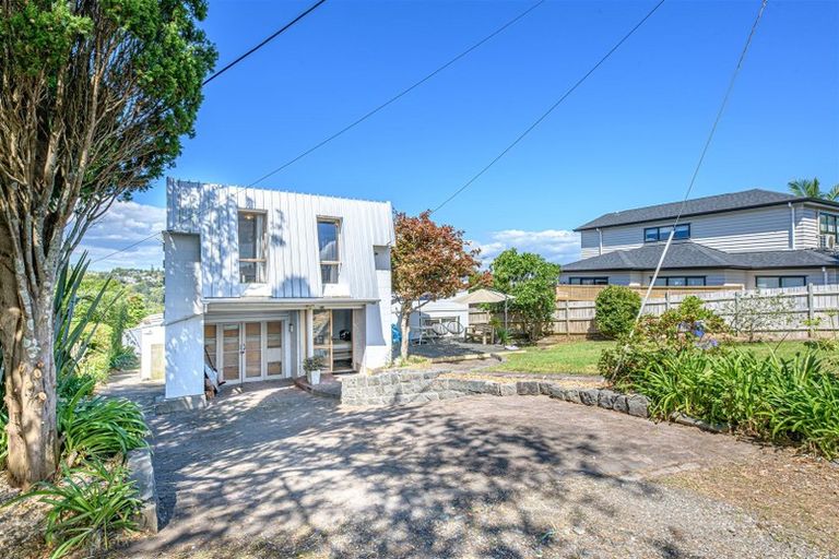 Photo of property in 114 Woodglen Road, Glen Eden, Auckland, 0602