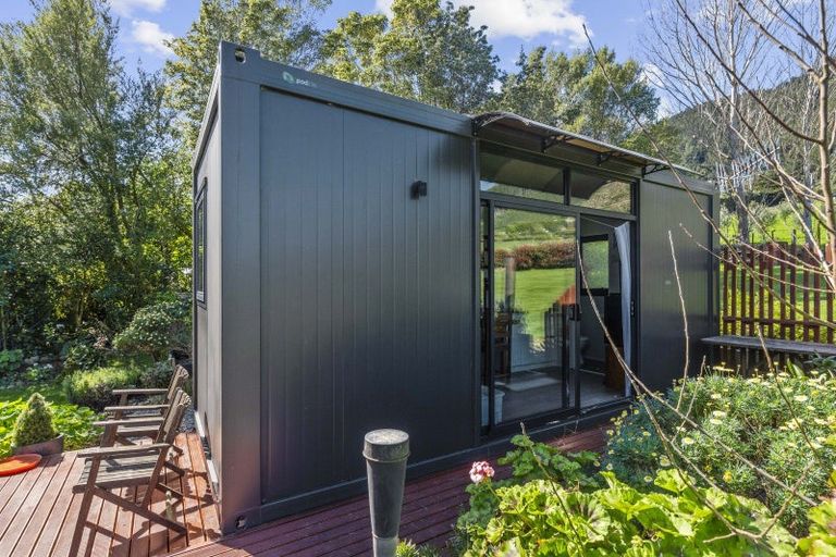 Photo of property in 32 Hadfield Road, Peka Peka, Waikanae, 5391