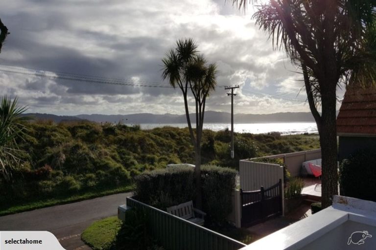Photo of property in 12 Maire Street, Eastbourne, Lower Hutt, 5013