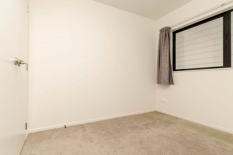 Photo of property in 2/535 Swanson Road, Ranui, Auckland, 0612