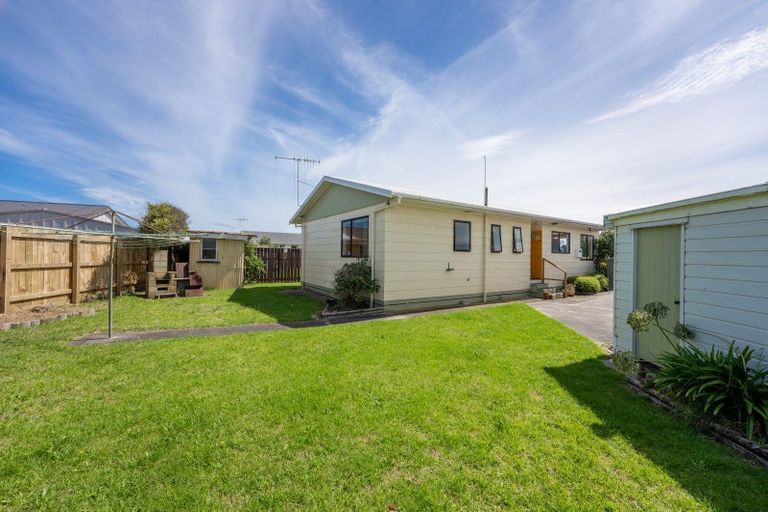 Photo of property in 11 Simcox Street, Otaki Beach, Otaki, 5512