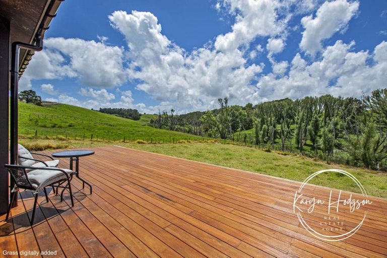 Photo of property in 37 Judd Road, Maungaturoto, 0520