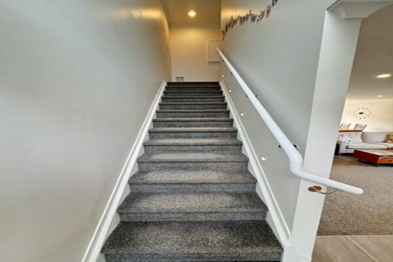 Photo of property in 16 Whiri Lane, Hobsonville, 0616