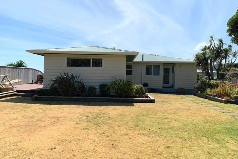 Photo of property in 2 Porter Place, Paekakariki, 5034