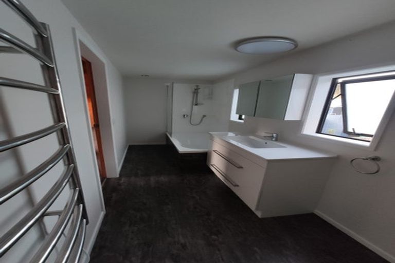 Photo of property in 14c Domanski Crescent, Owhiro Bay, Wellington, 6023