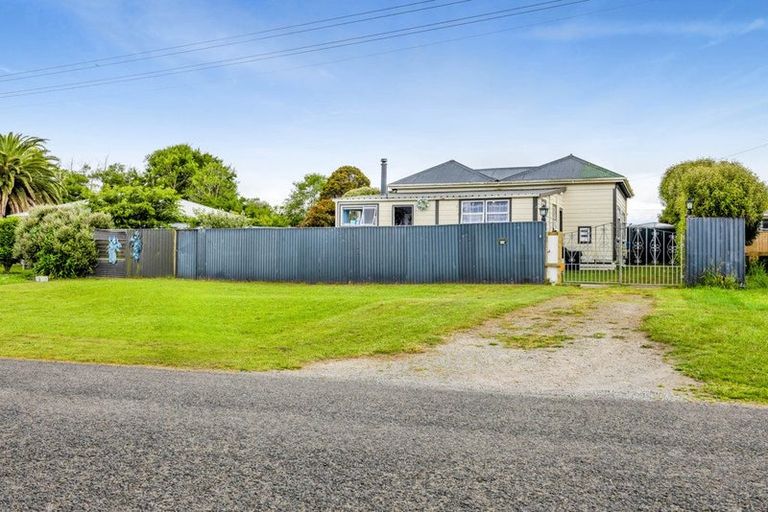 Photo of property in 77 Ngatai Street, Manaia, 4612