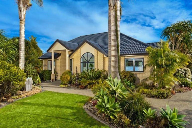 Photo of property in 52 Rame Road, Greenhithe, Auckland, 0632