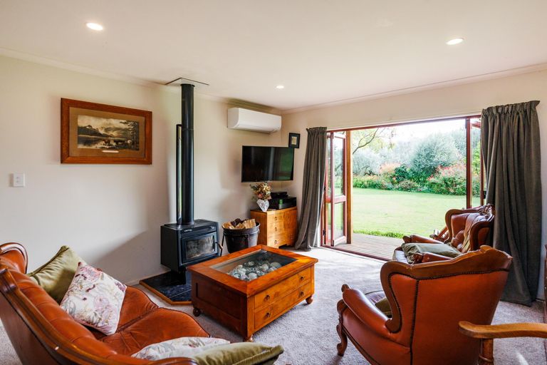 Photo of property in 220 Valley Views, Fitzherbert, Palmerston North, 4472