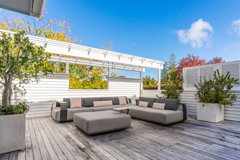 Photo of property in 32 Raymond Street, Point Chevalier, Auckland, 1022