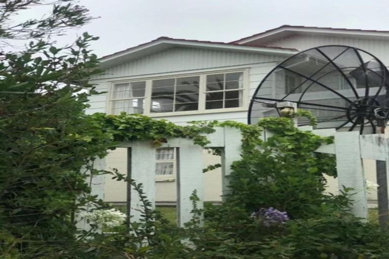 Photo of property in 9 Chelsea View Drive, Chatswood, Auckland, 0626