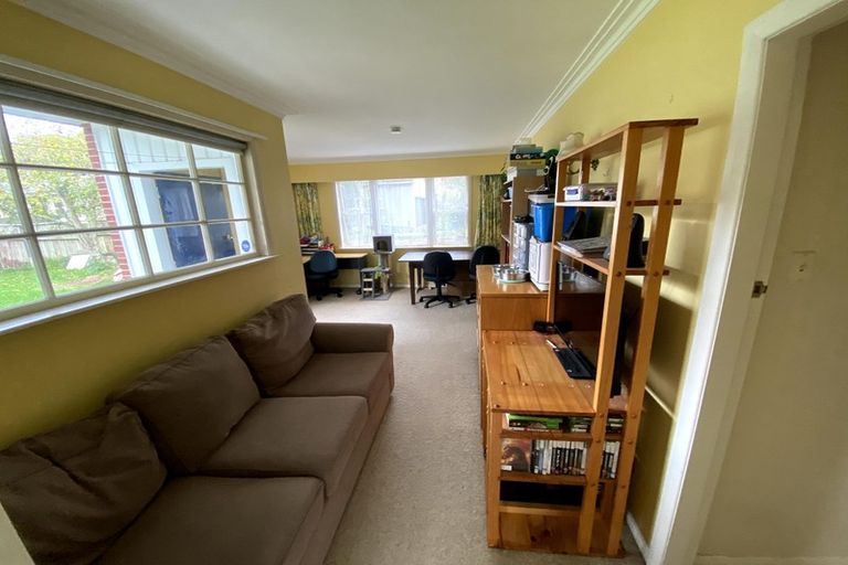 Photo of property in 27 Saint Albans Avenue, Hokowhitu, Palmerston North, 4410