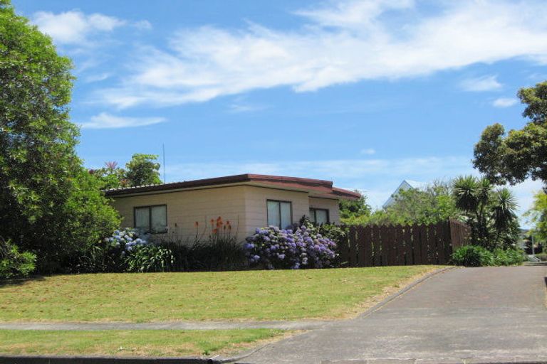 Photo of property in 23 Taihiki Road, Clarks Beach, 2122