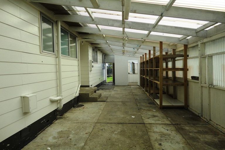 Photo of property in 11 Gibbons Road, Weymouth, Auckland, 2103