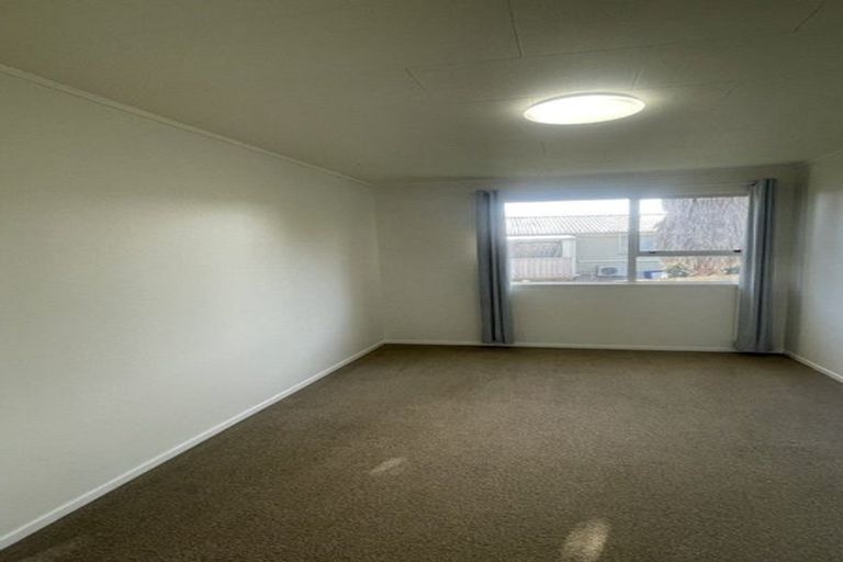 Photo of property in 42 Claverdon Drive, Massey, Auckland, 0614