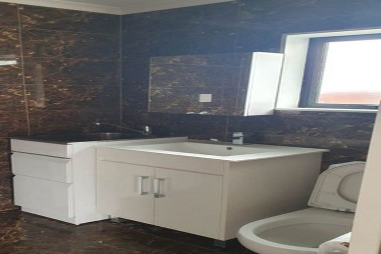 Photo of property in 2/18 York Road, Papatoetoe, Auckland, 2104