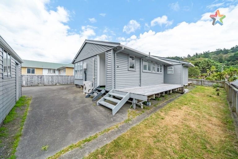 Photo of property in 14 Young Grove, Stokes Valley, Lower Hutt, 5019